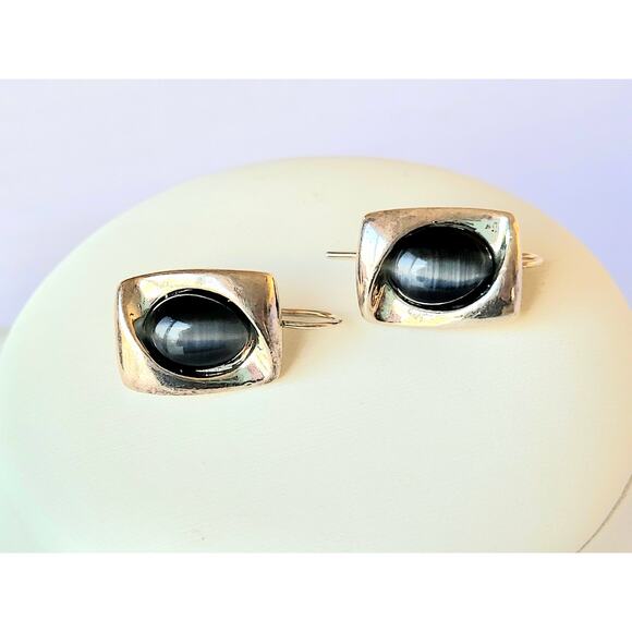 KC Kenneth Cole Cats Eye Earrings Black Silver Signed Pierced - Picture 1 of 4